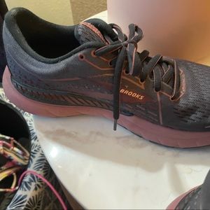 Brooks running shoe - 9.5